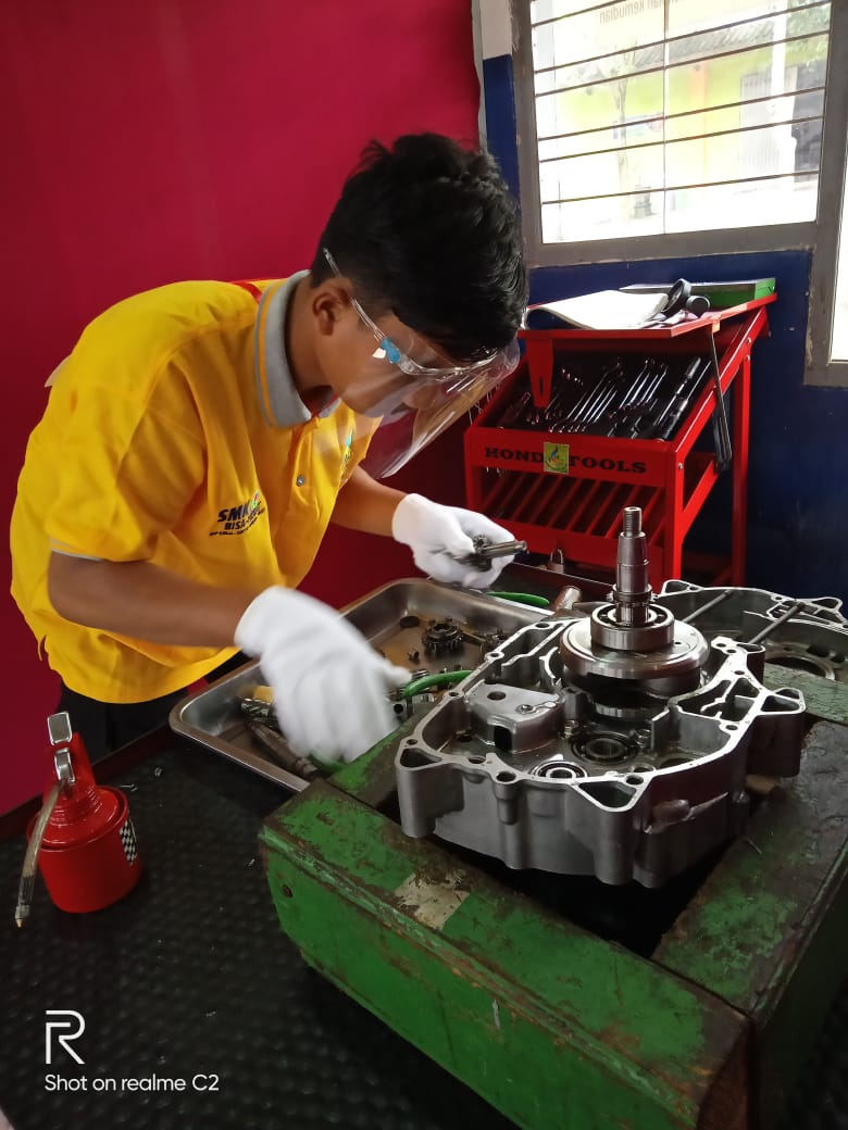 Siswa SMKN 1 Mejayan Raih Juara 1 LKS Jatim Wilker 4 Bidang Lomba Web Technologies
