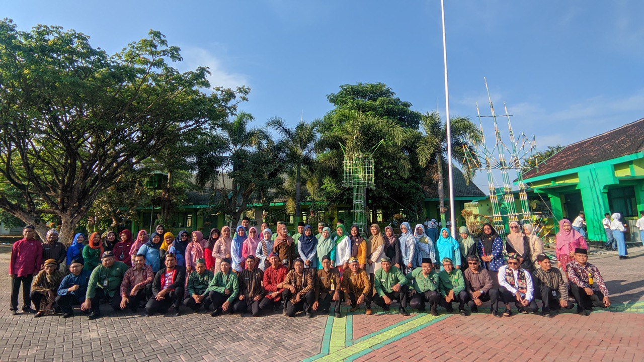 SMK N Mejayan Gelar Upacara 17 Agustus: Meriah & Penuh Makna