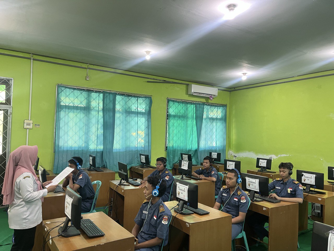 Pelaksanaan Tes TOEIC 2025 di SMKN Mejayan